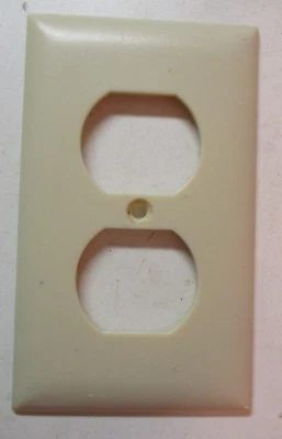 Cubierta de caja de pared con placa de salida dúplex de baquelita beige liso Bryant vintage Foto 1 de 3