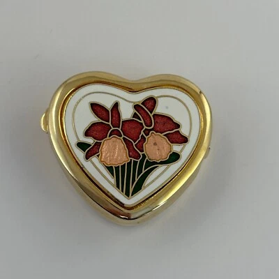 Vintage Gold Tone Heart Shaped Pill Box Enamel Flower Foto 1 de 4
