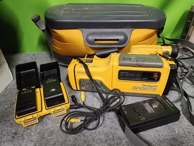 Sony CCD-SP7 Handycam Sports Yellow Video 8 Water Resistant AS-IS - Image 1 of 4