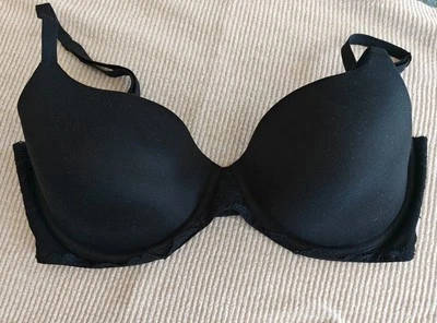 Sujetador Spanx, 34DD, Negro UndieTectable Ligeramente Forrado Demi Foto 1 de 4
