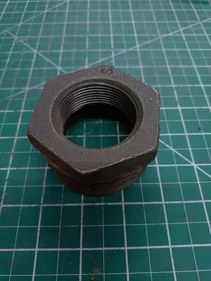 65-534 Malleable Black Iron Hex Pipe Reducer Male 2-1/2" NPT x Female 1-1/2" NPT - Image 1 of 2