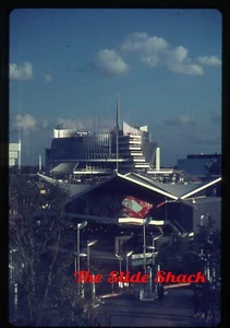 Montreal Canada Expo 67 Pavillon People Walking 1967 35mm Dia - Bild 1 von 1