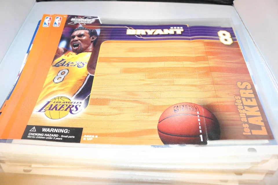 PÓSTER Kobe Bryant Los Angeles Lakers McFarlane Juguetes Hoja de Respaldo Foto 1 de 1