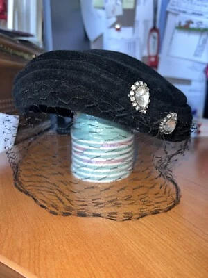 Vintage 40s black velvet beret hat with veil, Made In Paris - Image 1 of 4