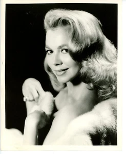 Vintage 8x10 Sexy Cheesecake Pinup Photo Miss Yetty Singer - Picture 1 of 2