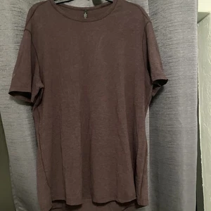 Lululemon X Large Heathered Plum Purple Relaxed Fit Training Short Sleeve Shirt - Picture 1 of 4