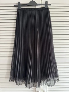Ladies Chiffon Pleated Black Skirt Size 6 H&M Excellent Condition - Picture 1 of 5