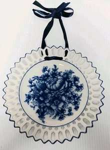 Vintage durchbohrt Netz blau Blumendesign 8" Wandbehang Teller - Bild 1 von 3