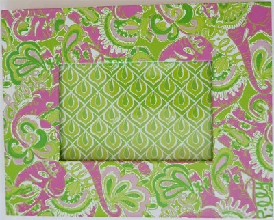Рамка для картин Lilly Pulitzer ПОДБОРОДОК розовый зеленый слон печать 4 дюйма x 6 дюймов б/у в отличном состоянии - Изображение 1 из 4