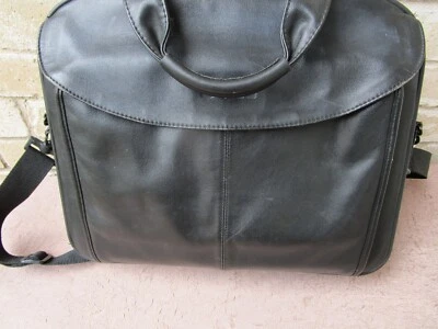 Estuche de transporte para computadora portátil Dell 16'' X 13''X4 ''. CUERO GENUINO. Negro. Foto 1 de 4