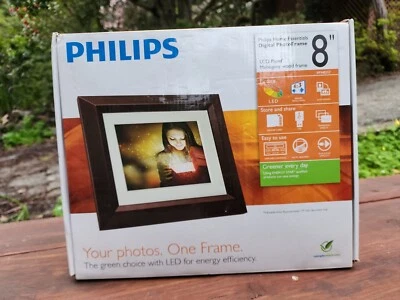 PHILIPS  8" Home Essentials Digital Photo Frame in BOX! - Image 1 of 4
