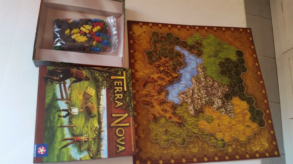 GIOCO DA TAVOLO NUOVO-TERRA NOVA-WINNING MOVES - Immagine 1 di 1