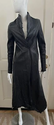 ¡VINTAGE! Cuero negro sin marca años 90 ¡RARO! Abrigo plumero largo $1,600 talla XS Foto 1 de 4