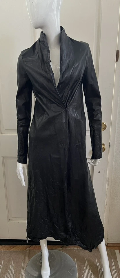 ¡VINTAGE! Cuero negro sin marca años 90 ¡RARO! Abrigo plumero largo $1,600 talla XS Foto 1 de 4