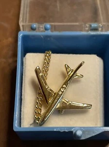 Boeing 757 Lapel Pin - Tie Tack. gold rare - Picture 1 of 1