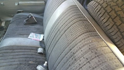 64 OLDSMOBILE DYNAMIC 88 4 PUERTAS ASIENTO DE BANCO DELANTERO USADO PARA RECUPERACIÓN  Foto 1 de 4