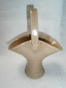 ANTIQUE AUSTRALIAN MADE HUNTLY POTTERY BASKET WITH APPLIED HANDLE. UNBRANDED - Picture 1 of 2
