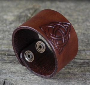 Triquetra leather bracelet, Leather cuff, Celtic sign, Viking symbol. - Picture 1 of 9
