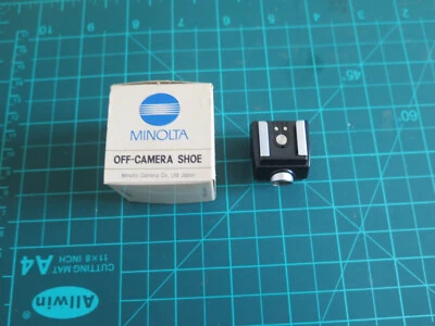 Minolta boxed off-camera shoe. For remote flash. - Image 1 of 4