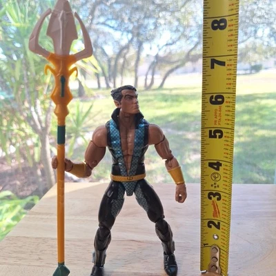Figura de acción Marvel Legends Namor exclusiva de Walgreens Sub-Mariner 6" Foto 1 de 4