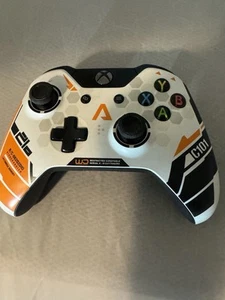 Mando Inalámbrico XBOX One Titanfall Edición Limitada en Buen Estado de Funcionamiento - Imagen 1 de 7