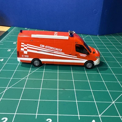 Mercedes German Feuerwehr Fire Bremen escala 1:87 Busch HO Foto 1 de 4