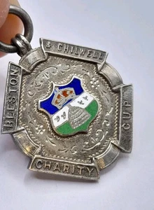 Antiguo reloj de plata esterlina inglés esmaltado 1923 medalla llavero - copa benéfica - Imagen 1 de 7