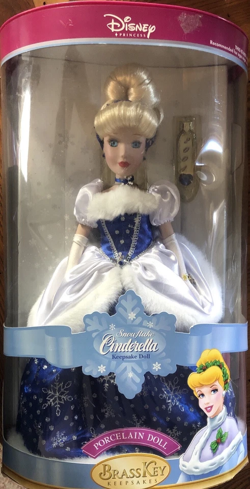MUÑECA PORCELANA CENICIENTA COPO DE NIEVE RECUERDOS LLAVE LATÓN PRINCESA DISNEY NUEVA EN CAJA Foto 1 de 3