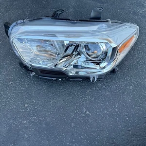 Faro lado izquierdo conductor Toyota Tacoma 2020 2021 2022 - Imagen 1 de 4