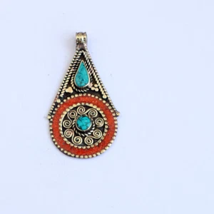 Teardrop pendant designed to perfection and handcrafted Nepali Turquoise jewelry - Foto 1 di 6