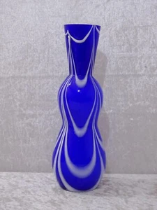 Jarrón de vidrio de diseño - Vintage alrededor de 1970 - 25,8 cm - Hecho a mano - Azul Blanco - Imagen 1 de 5
