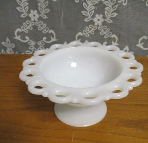 Vintage White Milk Glass Lace Edge Pedestal Footed Candy Dish Compote Bowl - Picture 1 of 9