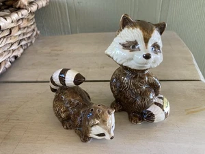 Vintage 1984 Gibson Mom & Baby Waschbär Salz & Pfefferstreuer anthropomorph - Bild 1 von 7