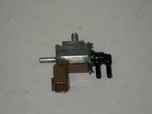 Sensor solenoide interruptor de vacío Nissan Infiniti EGR VSV K5T46583 marrón fabricante de equipos originales - Imagen 1 de 1