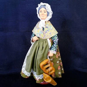 Vintage Handmade Santon De Provence Clay Female Figure Holding Bread Nice France - Picture 1 of 15