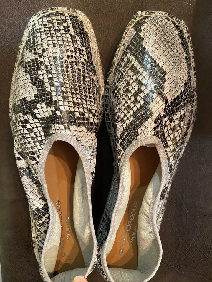 Zapato plano Andre Assous cómodo sin cordones para mujer talla 40 estampado de serpiente Foto 1 de 4