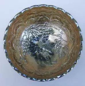 Green Carnival Glass Small Bowl with Grapes Pattern Vintage Collector 1920's - Picture 1 of 5