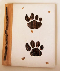 Großes handgefertigtes Fotoalbum HUNDEPFOTE Design, Blattdeckel/Handarbeitspapier NEU - Bild 1 von 6