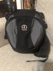 Tamrac Velocity 7x Sling Pack Camera Bag 5767 Black Gray Adjustable Straps - Picture 1 of 7