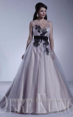 Vestido de noiva Dere Kiang 11158 platina/preto/ouro tamanho 12 - Imagem 1 de 4