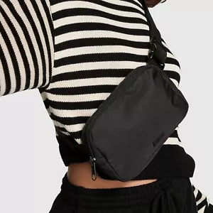 PINK VICTORIA'S SECRET Black Adjustable Belt Bag Zip Top Buckle Closure 4 Travel - Picture 1 of 5