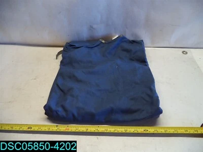 CANTIDAD = 11: Bata de paciente de microgamuza Medline azul marino con borde gris talla única MDTHR9R04NVY Foto 1 de 4