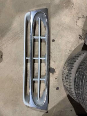 Grille FORD VAN E150 97 98 99 00 01 02 03 04 05 06 07 - Imagem 1 de 4