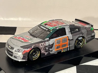 Chevy Elite 1:24 Dale Earnhardt Jr #88 Diet Mtn Dew Checkers or Wreckers 2014 Foto 1 de 4