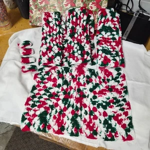 Vintage Handarbeit gehäkelt Weihnachten Tischsets + SERVIETTENRINGE grün rot weiß Set 4 - Bild 1 von 14