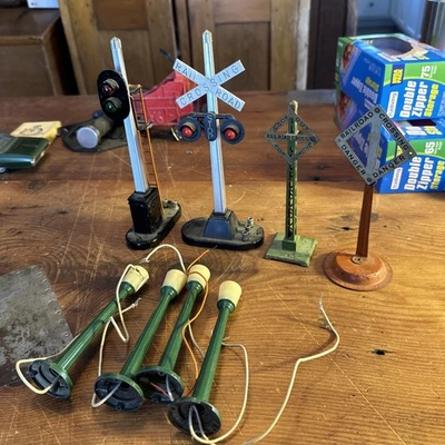 Lionel Railroad Crossing Highway  Stop Signal  O Gauge Lot & Lights - Image 1 of 4