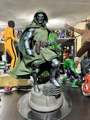 Figura Estatua Formato Premium Exclusivo Doctor Doom Sideshow #932/1500 Foto 1 de 4