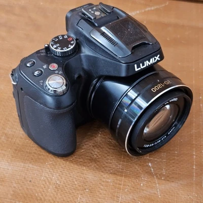 Panasonic Lumix DMC-FZ70 Digital Camera 60x Zoom 16.1MP Full HD Video Tested - Image 1 of 4