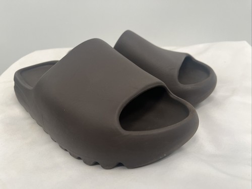 Adidas Yeezy "Soot" Solid Marrone Scuro Slides Uomo US Taglia 7 G55495 GX6141