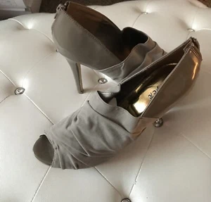 NEW Bumper Faux Leather/Faux Suede Taupe Open Toe Back Zip Pumps 11M - Picture 1 of 4